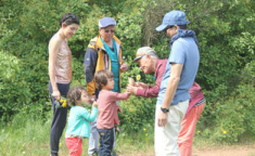 娱乐吃瓜酱爷爷打伞,娱乐界的温馨一幕