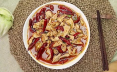 水煮肉片的做法视频完整版,水煮肉片制作步骤详解，麻辣鲜香，开胃又下饭